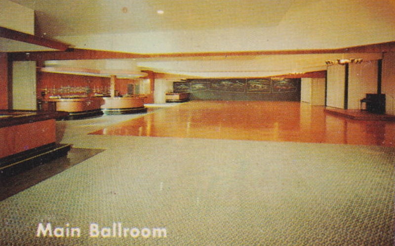 Hillcrest Country Club - Vintage Postcard